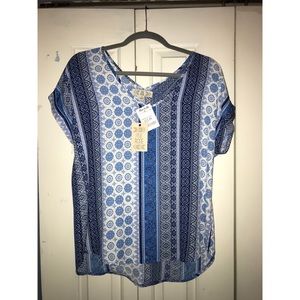Blue and white patterned short sleeve top